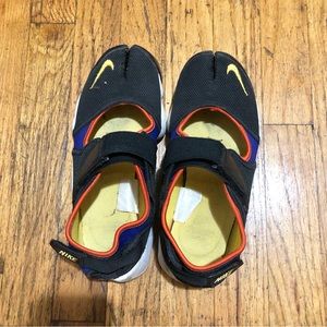 nike split toe sneakers. Size 7, EUR 38